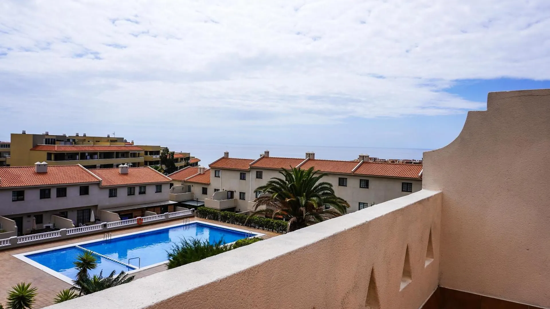 Bright House With Working Space Ελ Μέντανο