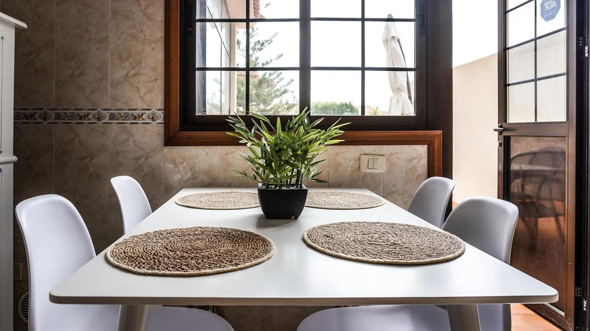 Διαμέρισμα Bright House With Working Space Ελ Μέντανο