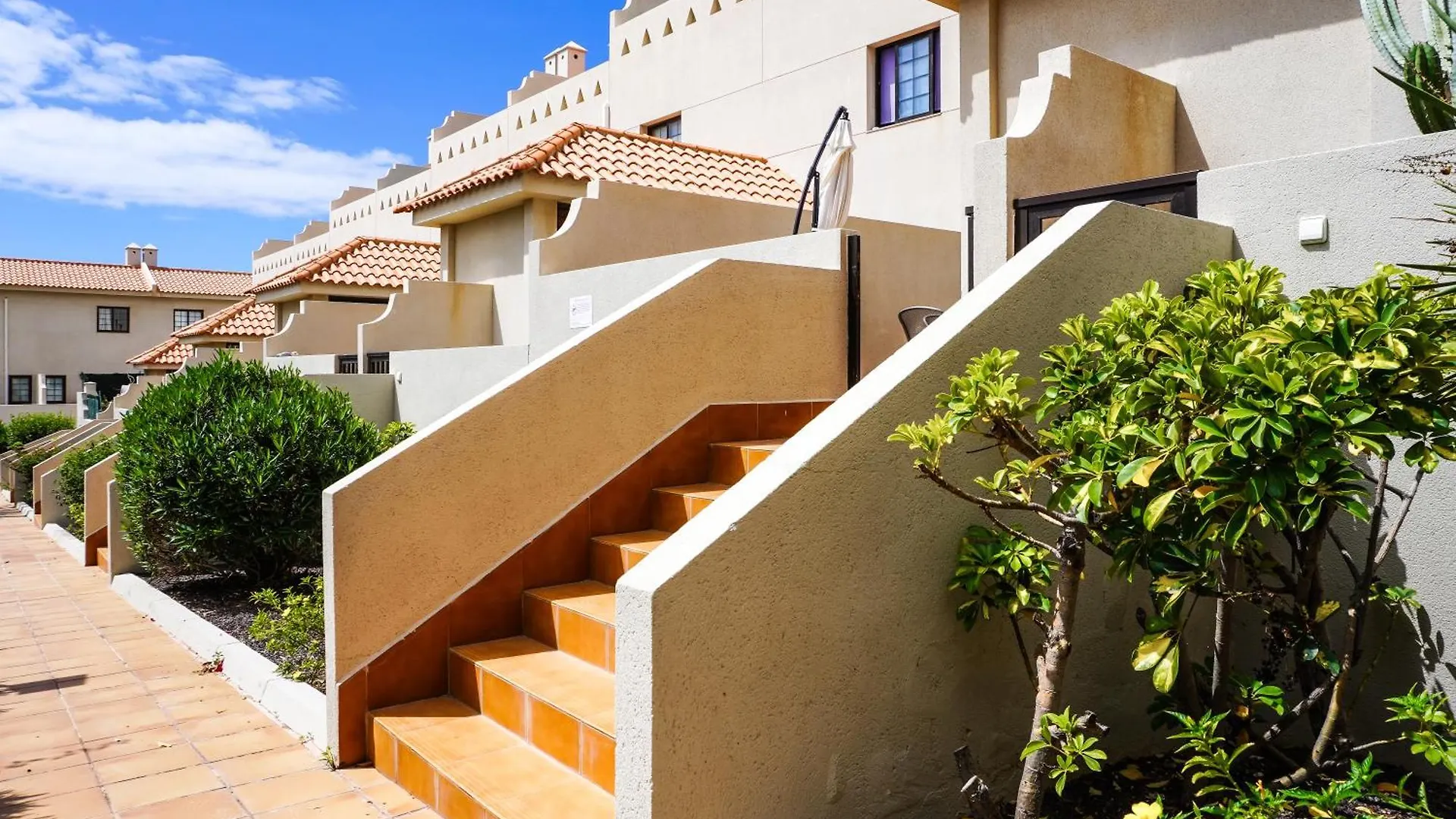 Bright House With Working Space Ελ Μέντανο