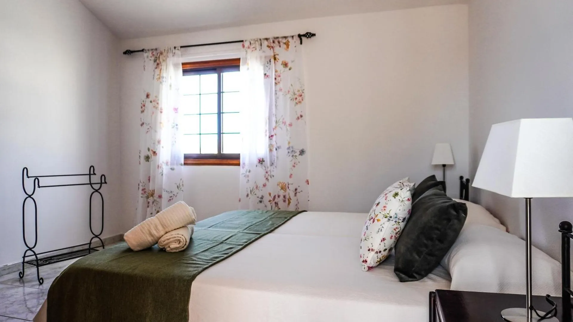 Bright House With Working Space El Médano Apartment